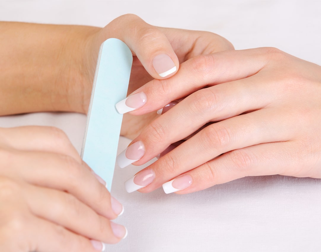 AN INSIDER TO MAINTAIN HEALTHY AND STRONG NAILS